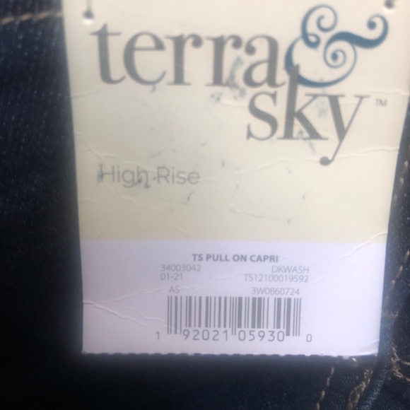 Terra and Sky Women’s Plus Pull On Dark Wash Denim Capris Size 3X (24W-26W) NWT - Picture 9 of 9